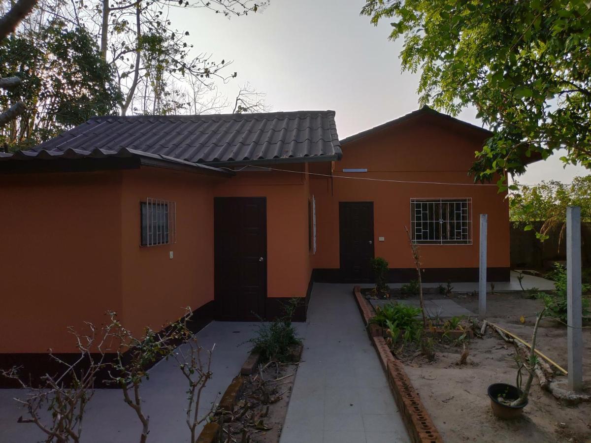 Home Stay Stc Bed And Breakfast 우돈타니 외부 사진