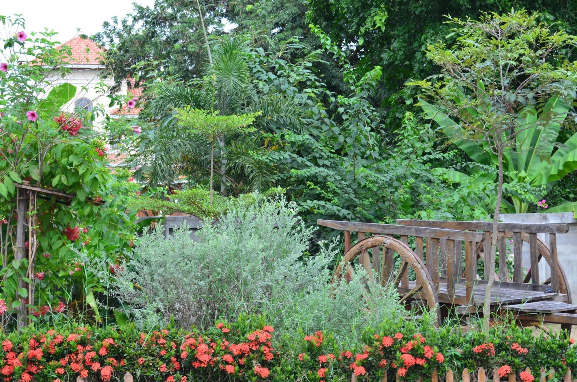 Home Stay Stc Bed And Breakfast 우돈타니 외부 사진